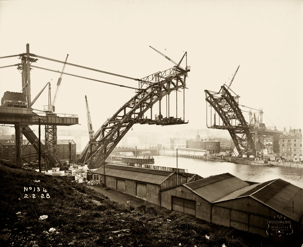  Black and white photograph of the Tyne Bridge Newcastle under construction